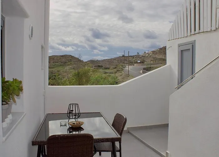 Asmeri With Jacuzzi In Santorini Apartament Akrotírion