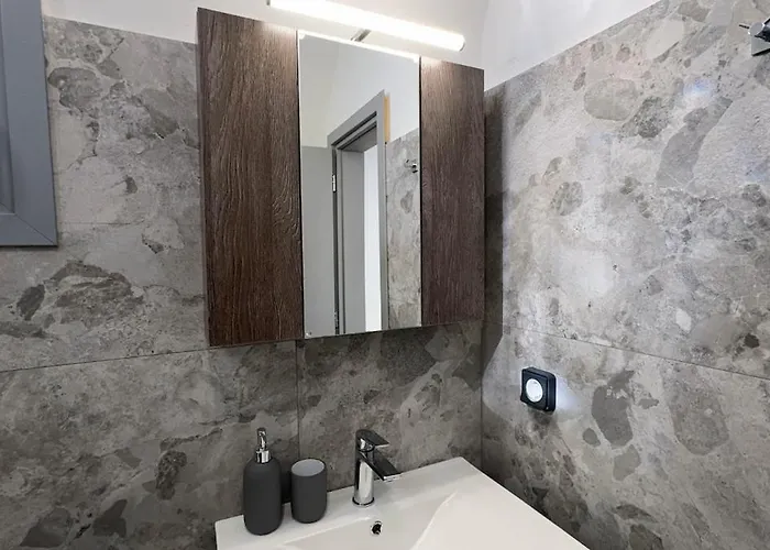 Asmeri With Jacuzzi In Santorini Akrotírion