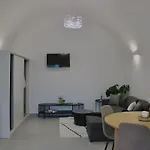 Asmeri With Jacuzzi In Santorini Apartment