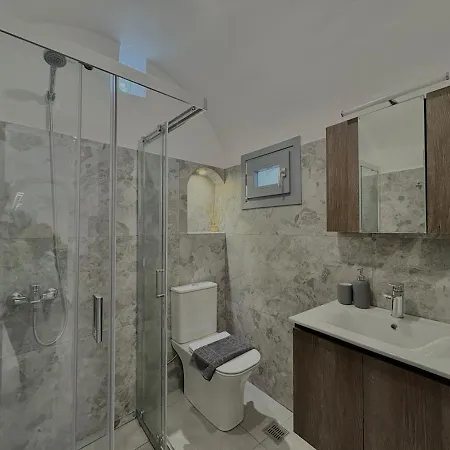 Asmeri With Jacuzzi In Santorini *