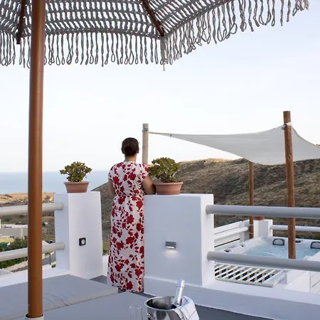Asmeri With Jacuzzi In Santorini Apartment