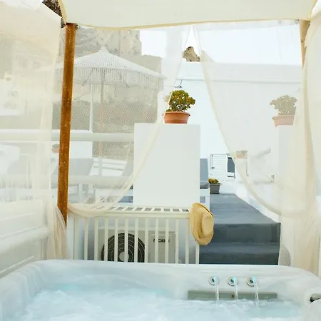 Asmeri With Jacuzzi In Santorini