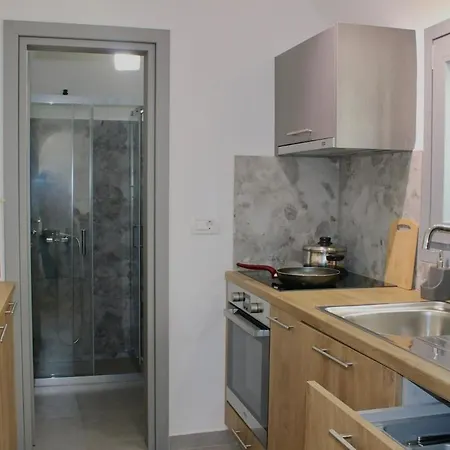 Apartment Asmeri With Jacuzzi In Santorini Akrotírion