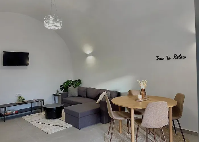 Apartment Asmeri With Jacuzzi In Santorini *