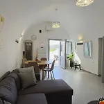 Asmeri With Jacuzzi In Santorini Appartement