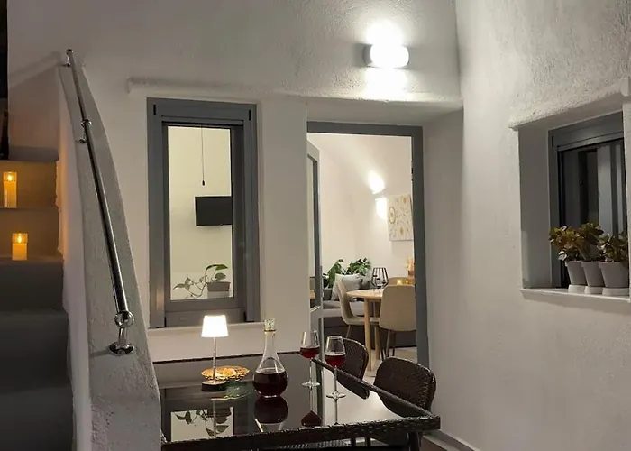 Asmeri With Jacuzzi In Santorini Akrotírion