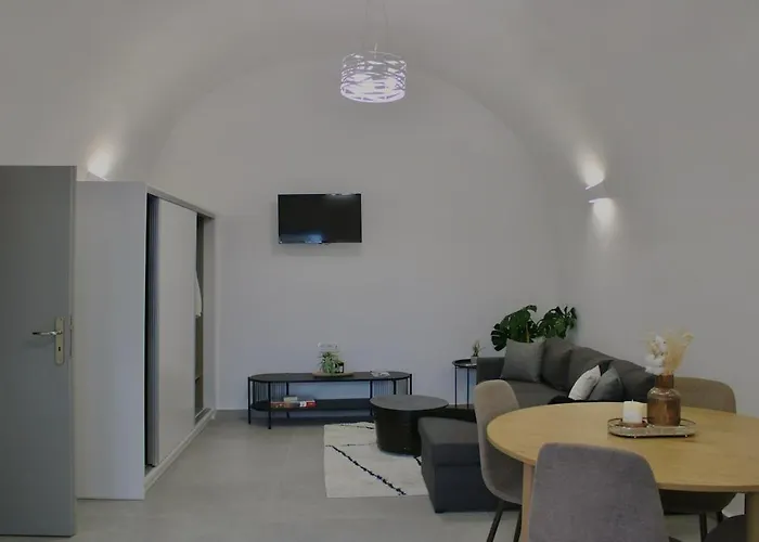 Asmeri With Jacuzzi In Santorini Appartement